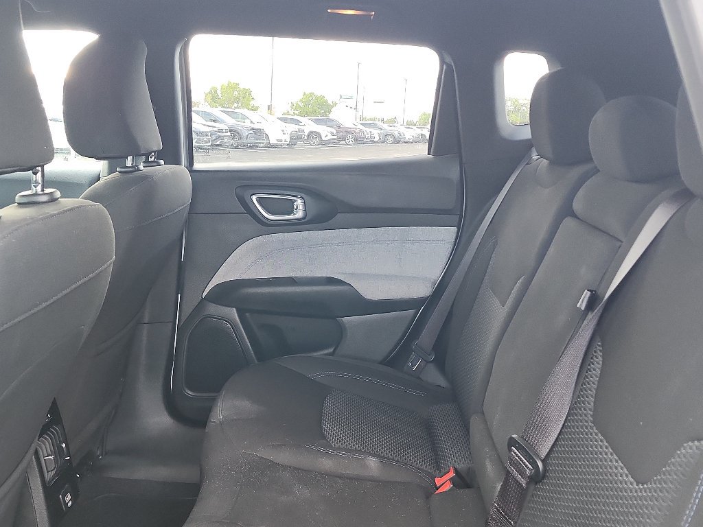 Used 2025 Jeep Compass Sport AWD/4WD image 18