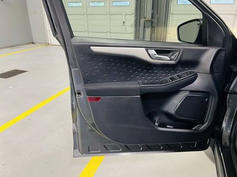 Used 2020 Ford Escape SE image 22