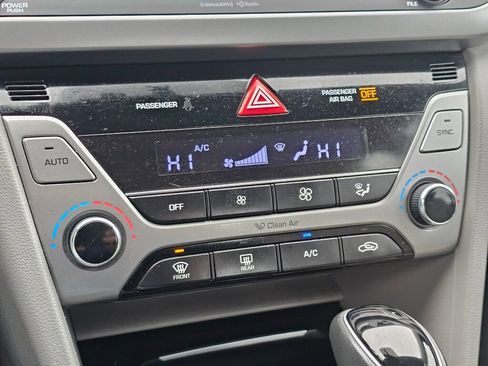 Used 2017 Hyundai Elantra Limited image 22