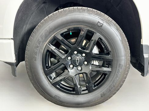 Used 2025 Chevrolet Silverado 1500 Custom AWD/4WD image 11