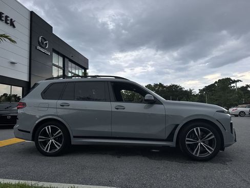 Used 2023 BMW X7 xDrive40i w/ M Sport Package AWD/4WD image 23