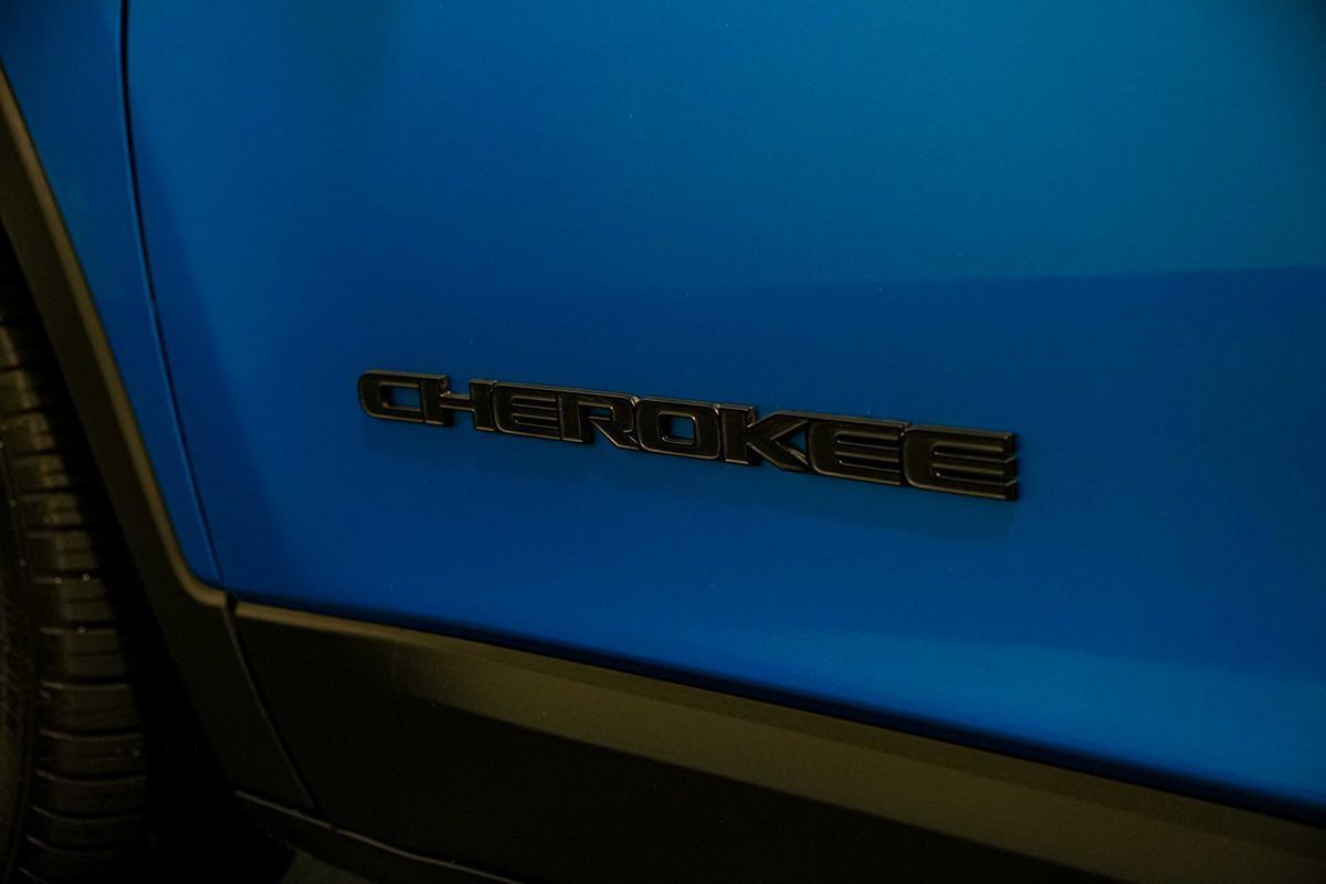 Used 2020 Jeep Cherokee Latitude Plus FWD image 11