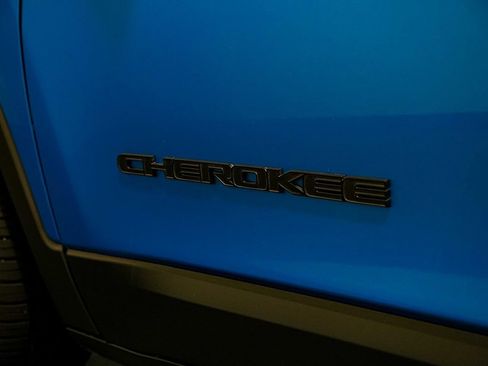 Used 2020 Jeep Cherokee Latitude Plus FWD image 11