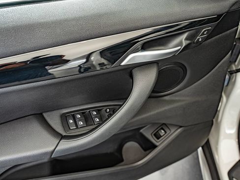 Used 2017 BMW X1 xDrive28i AWD/4WD image 18