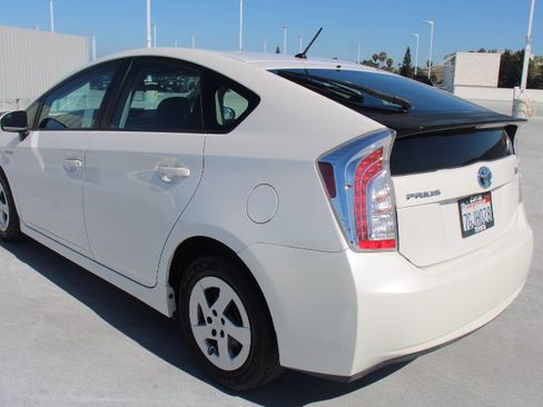 Used 2014 Toyota Prius Two FWD image 5