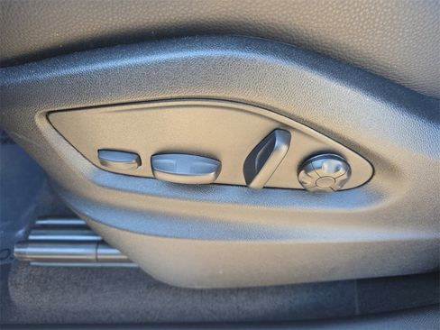 Used 2025 Porsche Cayenne image 27