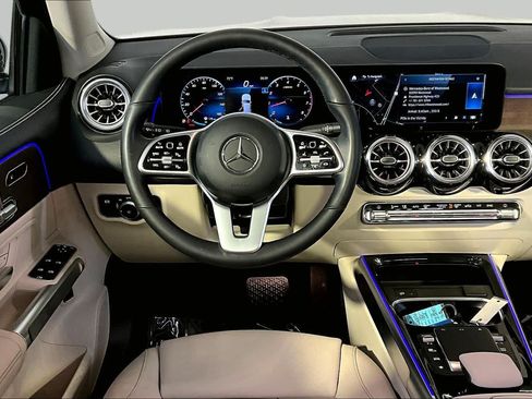 Used 2023 Mercedes-Benz GLB 250 4MATIC image 6