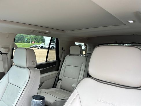 Used 2022 GMC Yukon Denali w/ Denali Premium Package RWD image 25
