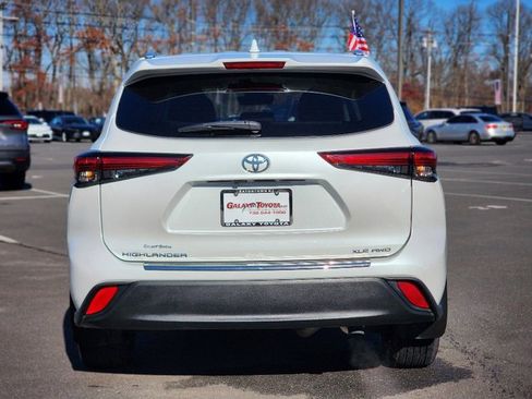 Used 2023 Toyota Highlander XLE image 6