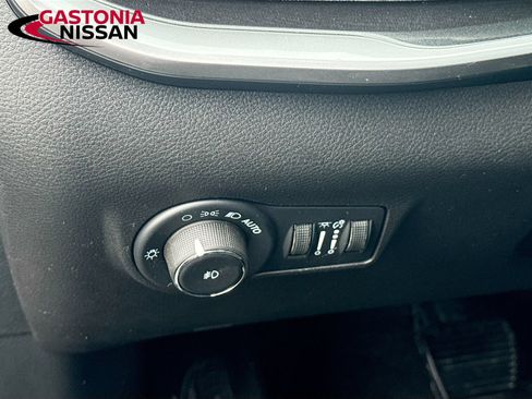 Used 2025 Jeep Compass Latitude AWD/4WD image 13