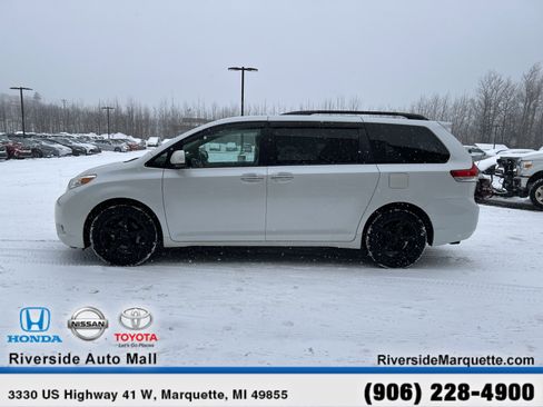 Used 2012 Toyota Sienna Limited w/ Premium Pkg image 4