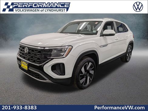 Used 2025 Volkswagen Atlas Cross Sport SE w/ Panoramic Sunroof Package FWD image 1