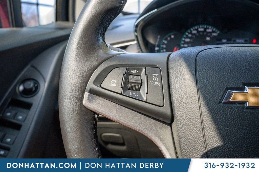 Used 2022 Chevrolet Trax LT w/ Sport Edition FWD image 12