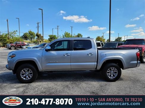Used 2018 Toyota Tacoma SR5 w/ Exterior Package image 2