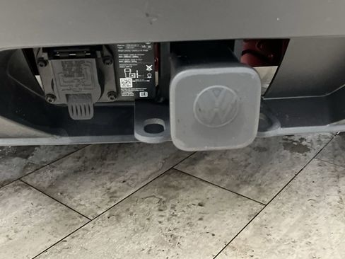 Used 2024 Volkswagen Atlas Cross Sport SE image 33