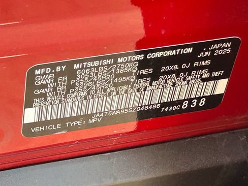 Used 2025 Mitsubishi Outlander 4WD Plug-In Hybrid image 41