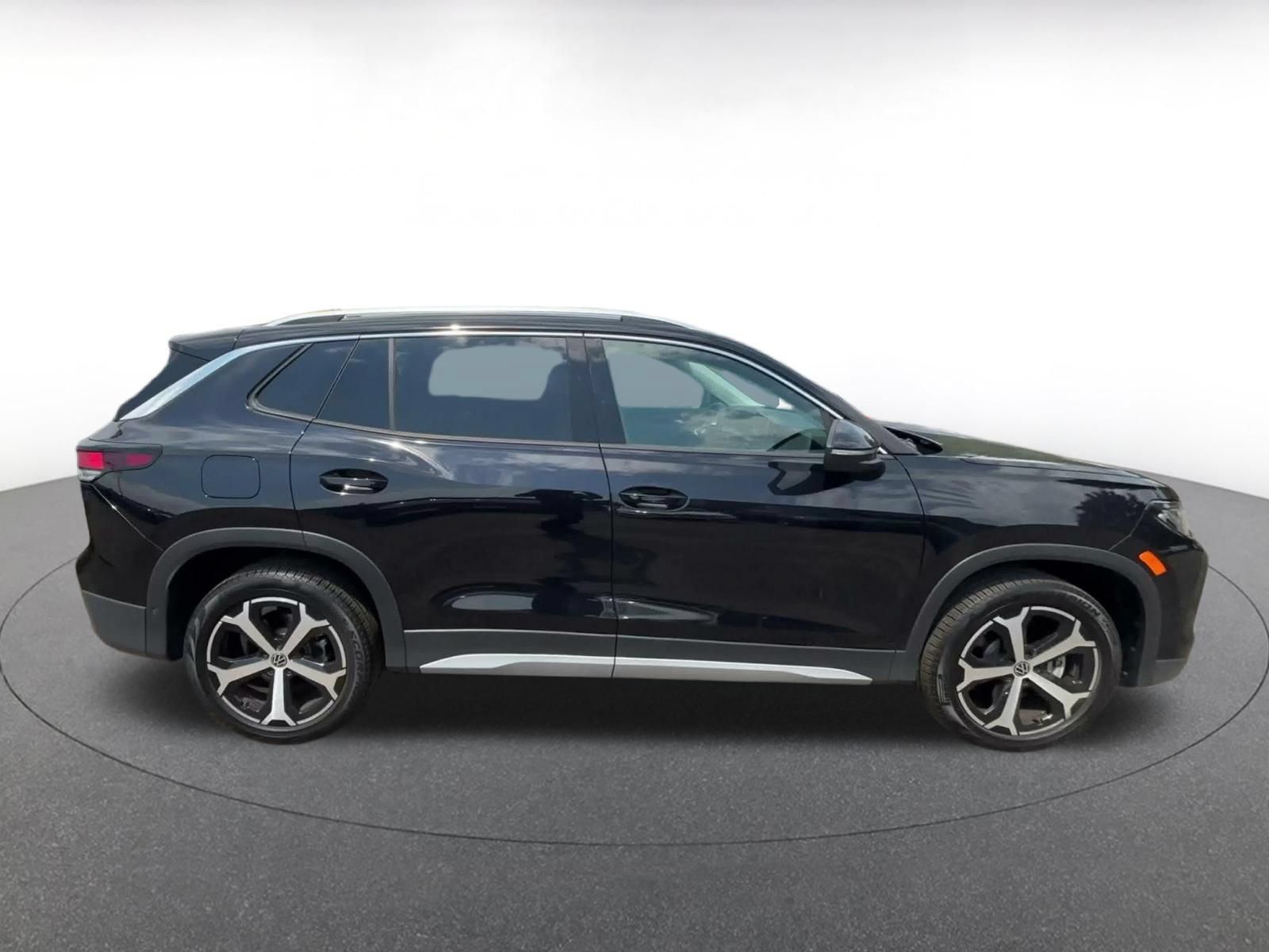 Used 2026 Volkswagen Tiguan SE AWD/4WD image 15