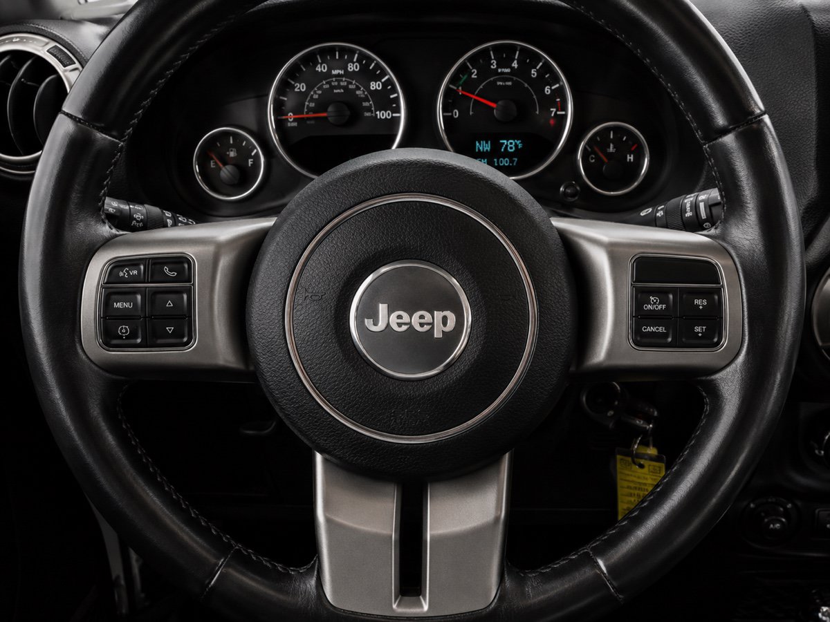 Used 2018 Jeep Wrangler Unlimited Sahara AWD/4WD image 16