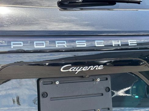 Used 2022 Porsche Cayenne AWD/4WD image 23