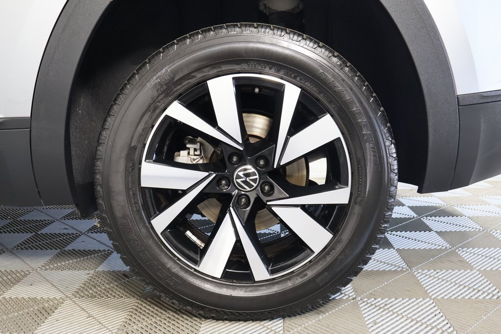 Used 2022 Volkswagen Atlas Cross Sport SE FWD image 16