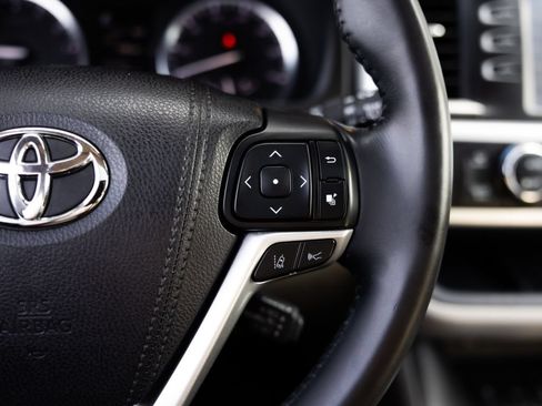 Used 2017 Toyota Highlander XLE AWD/4WD image 15