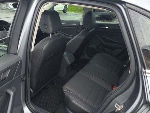 Used 2023 Volkswagen Jetta SE w/ Panoramic Sunroof Package FWD image 23