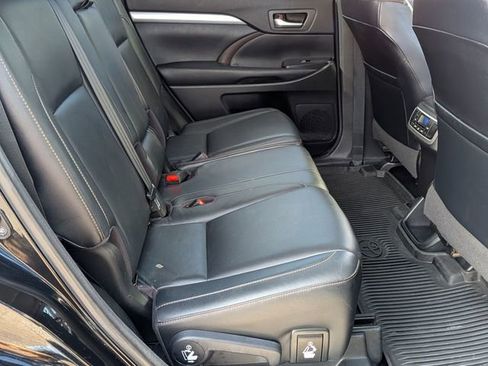 Used 2018 Toyota Highlander XLE AWD/4WD image 33