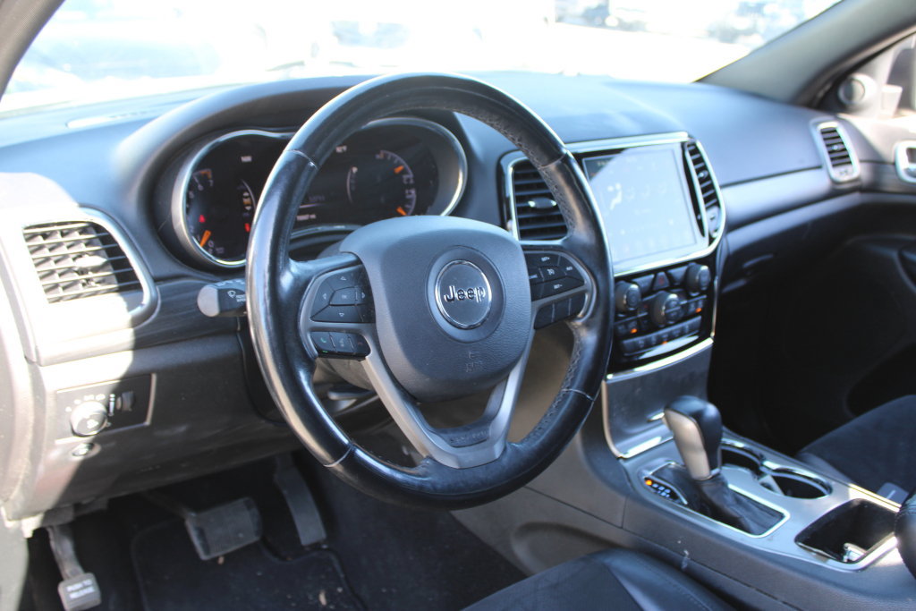Used 2020 Jeep Grand Cherokee Altitude RWD image 28