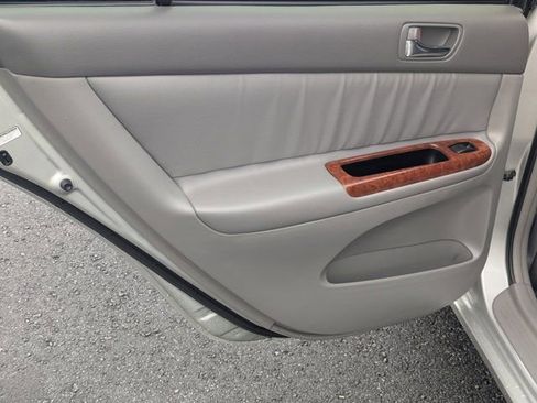 Used 2003 Toyota Camry XLE image 18