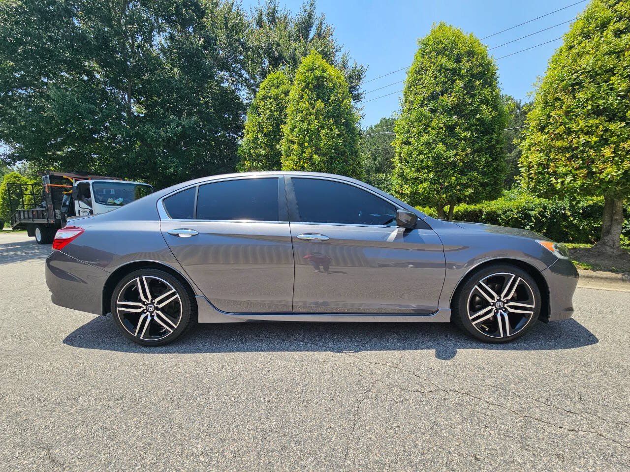 Used 2017 Honda Accord Sport image 6