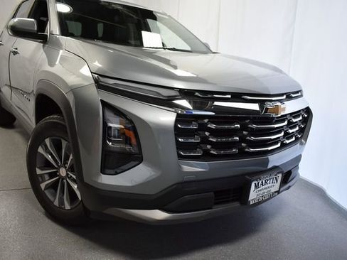 New 2026 Chevrolet Equinox LT w/ Convenience Package II AWD/4WD image 3