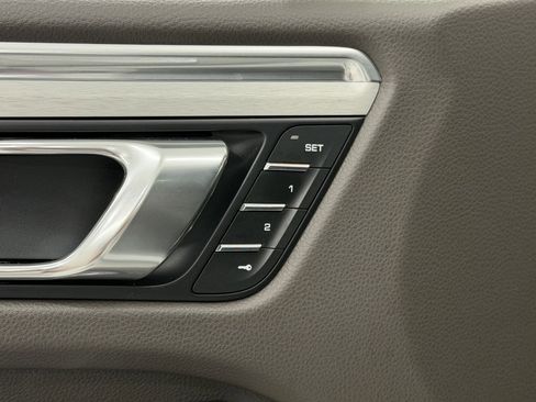 Certified 2023 Porsche Macan image 30