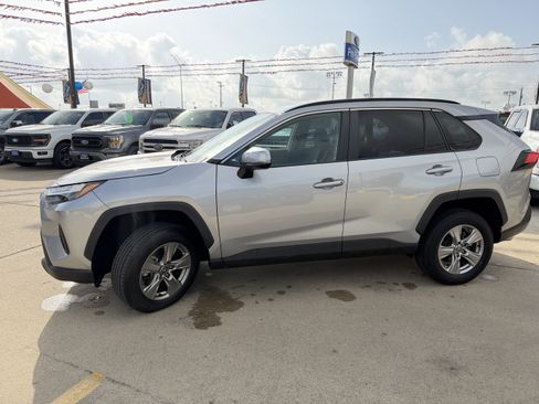 Used 2024 Toyota RAV4 XLE FWD image 11