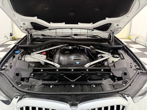 Used 2024 BMW X5 xDrive40i w/ Premium Package image 11