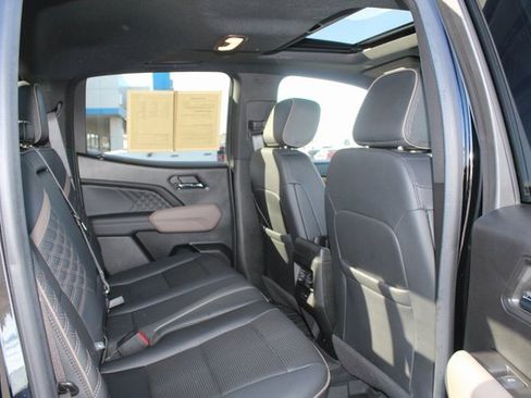 Used 2024 GMC Canyon Denali image 18