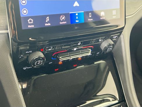 Used 2022 Jeep Grand Cherokee L Limited image 16