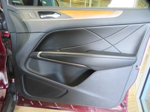 Used 2018 Lincoln MKC Reserve w/ Lincoln MKC Climate Package image 24