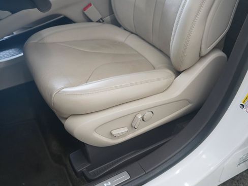 Used 2017 Lincoln MKX Reserve w/ Driver Assistance Package AWD/4WD image 26