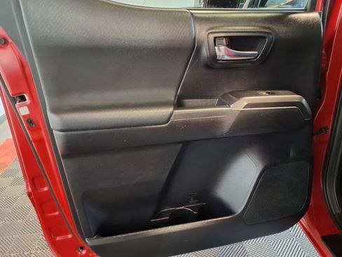 Used 2016 Toyota Tacoma TRD Sport image 15