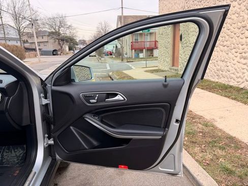 Used 2019 Mercedes-Benz GLA 250 4MATIC image 30