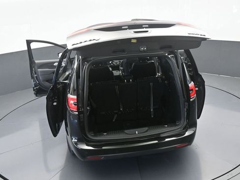 Used 2023 Chrysler Pacifica Limited w/ S Appearance Package image 70