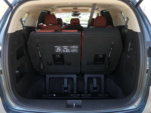Used 2024 Kia Carnival SX Prestige FWD image 24