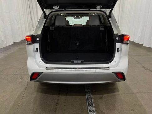 Used 2023 Toyota Highlander Platinum AWD/4WD image 13