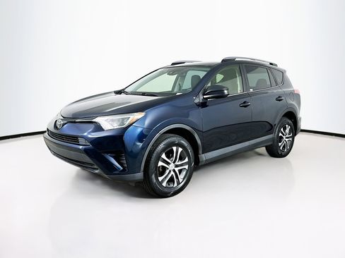 Used 2018 Toyota RAV4 LE image 3
