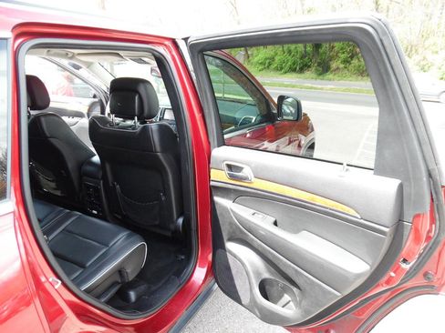 Used 2013 Jeep Grand Cherokee Overland AWD/4WD image 20