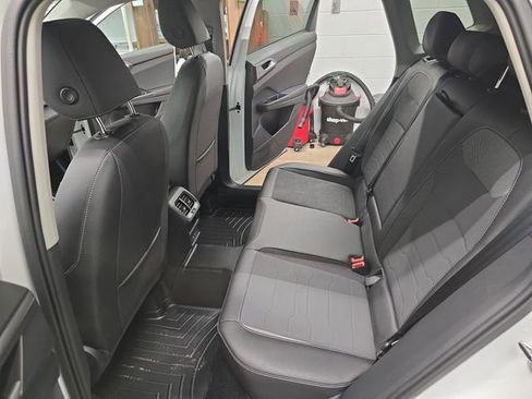 New 2026 Volkswagen Taos SE FWD image 18