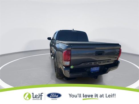 Used 2017 Toyota Tacoma TRD Off-Road image 9