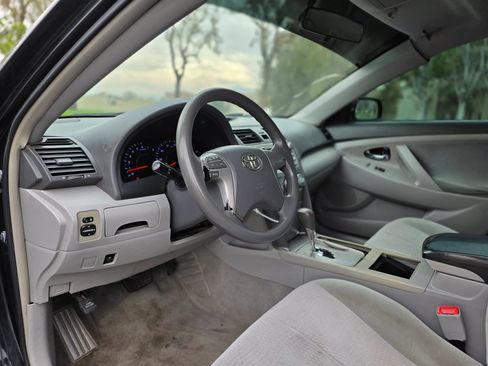 Used 2010 Toyota Camry LE FWD image 13
