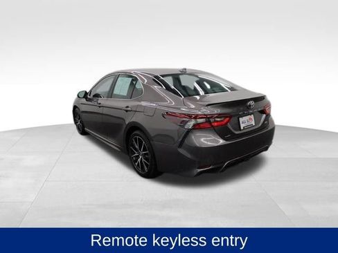 Used 2024 Toyota Camry SE image 14