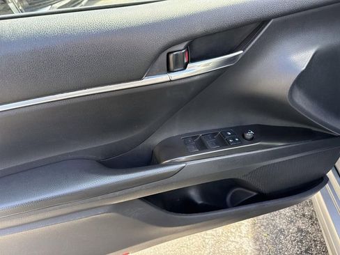 Used 2021 Toyota Camry SE image 19